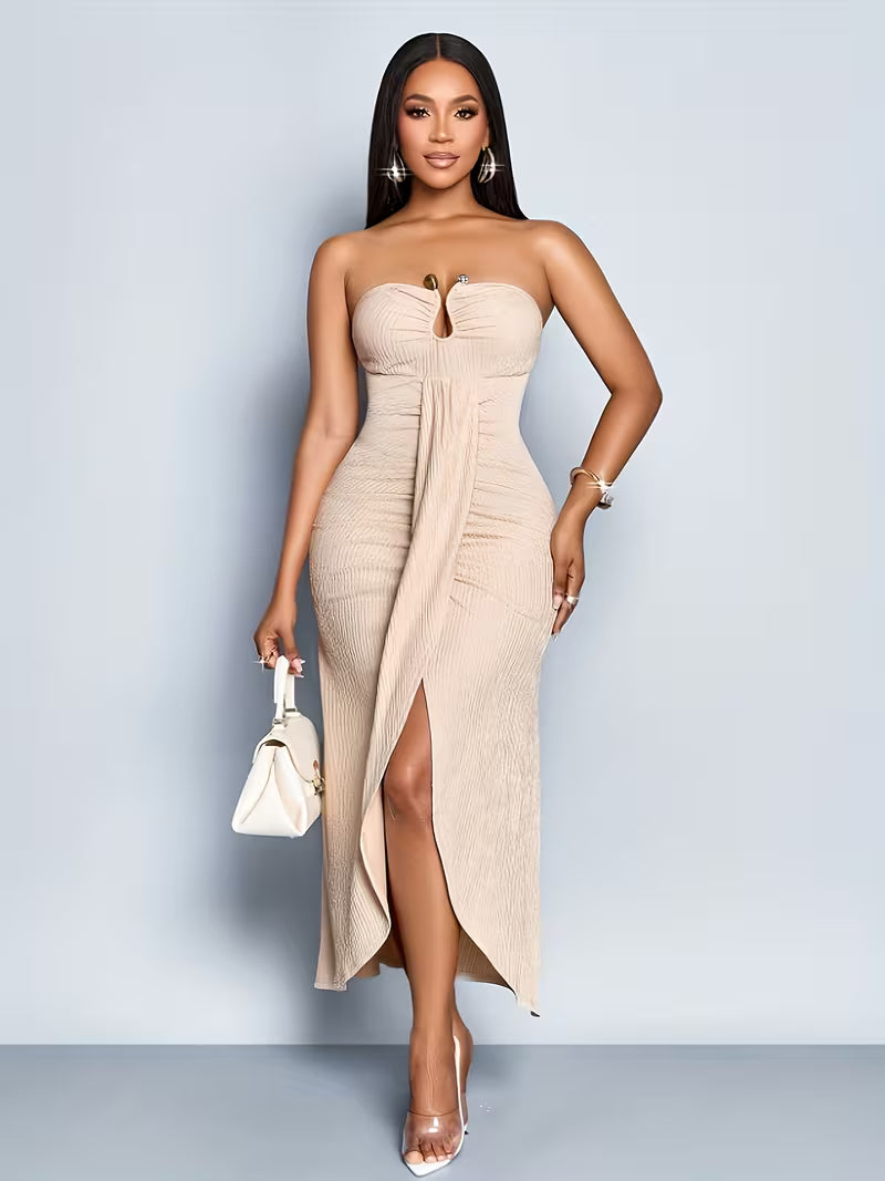 Sleeveless, Strapless Dress with Hollow Metal Button.🌟